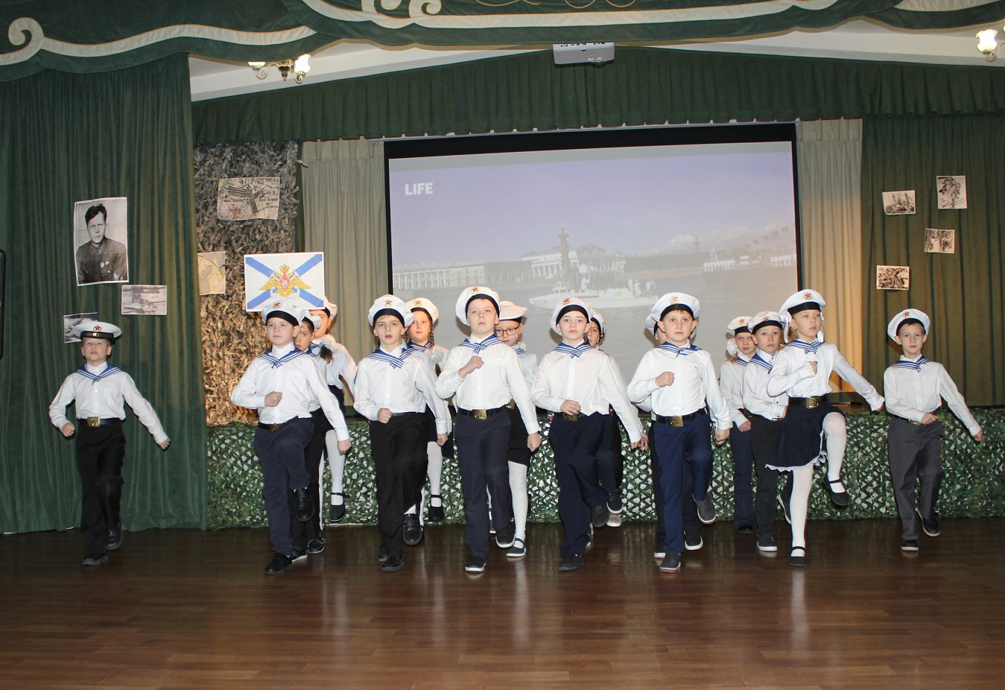 Смотр строя и песни для воспитанников начальных классов